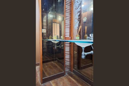 Lavabo de casa de condomínio à venda com 4 quartos, 550m² em Maria Paula, Niterói