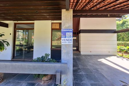 Casa de condomínio à venda com 550m², 4 quartos e 3 vagas Casa de condomínio à venda com 550m², 4 quartos e 3 vagasplaca