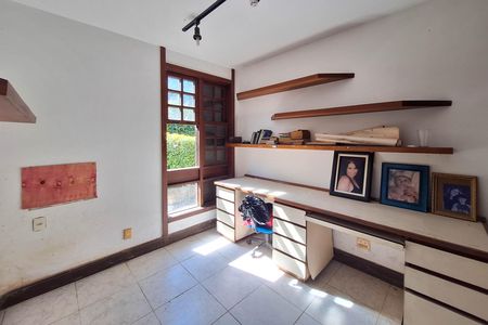 Casa de condomínio à venda com 550m², 4 quartos e 3 vagas Casa de condomínio à venda com 550m², 4 quartos e 3 vagasQuarto 1