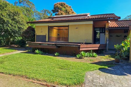 Casa de condomínio à venda com 550m², 4 quartos e 3 vagas Casa de condomínio à venda com 550m², 4 quartos e 3 vagasQuintal