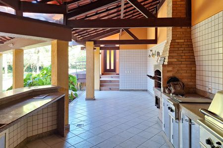 Casa de condomínio à venda com 550m², 4 quartos e 3 vagas Casa de condomínio à venda com 550m², 4 quartos e 3 vagasQuintal