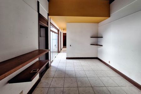 Casa de condomínio à venda com 550m², 4 quartos e 3 vagas Casa de condomínio à venda com 550m², 4 quartos e 3 vagasSala 2