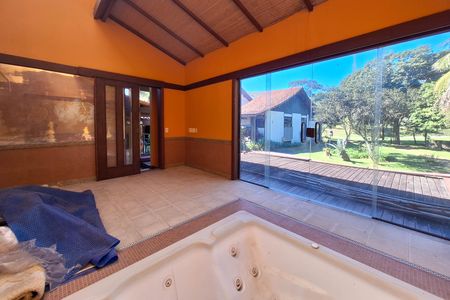 Casa de condomínio à venda com 550m², 4 quartos e 3 vagas Casa de condomínio à venda com 550m², 4 quartos e 3 vagasQuintal