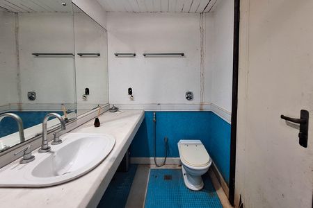 Casa de condomínio à venda com 550m², 4 quartos e 3 vagas Casa de condomínio à venda com 550m², 4 quartos e 3 vagasBanheiro da Suíte 3