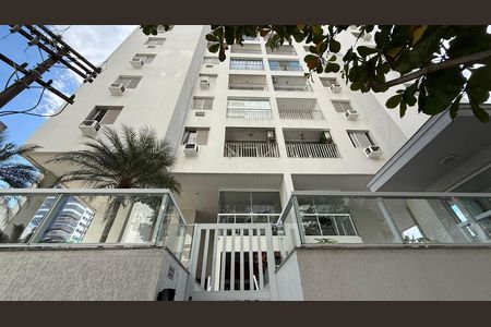 Fachada de apartamento para alugar com 3 quartos, 83m² em Vila Alzira, Guarujá