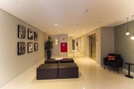 Apartamento à venda com 46m², 2 quartos e 1 vaga Apartamento à venda com 46m², 2 quartos e 1 vagaHall