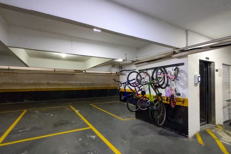 Garagem de apartamento para alugar com 2 quartos, 67m² em Guilhermina, Praia Grande
