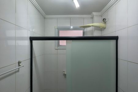 Banheiro  de apartamento para alugar com 2 quartos, 67m² em Guilhermina, Praia Grande