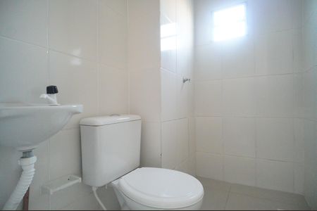 Banheiro 2 de apartamento para alugar com 3 quartos, 93m² em Santos Dumont, São Leopoldo