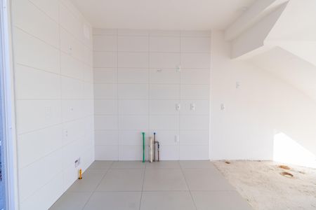 Cozinha de casa de condomínio à venda com 2 quartos, 88m² em Vila Nova, Porto Alegre