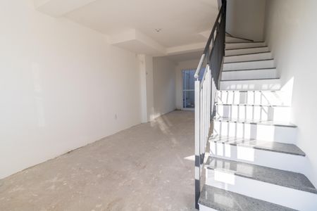 Sala de casa de condomínio à venda com 2 quartos, 88m² em Vila Nova, Porto Alegre
