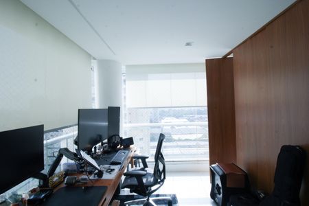 Apartamento à venda com 187m², 3 quartos e 3 vagas Apartamento à venda com 187m², 3 quartos e 3 vagasEscritório
