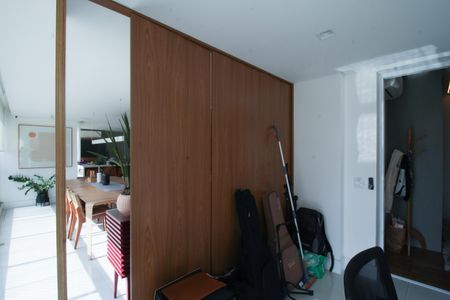 Apartamento à venda com 187m², 3 quartos e 3 vagas Apartamento à venda com 187m², 3 quartos e 3 vagasEscritório