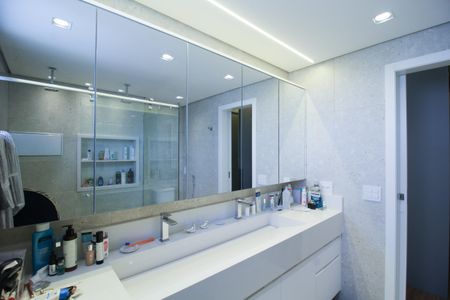 Apartamento à venda com 187m², 3 quartos e 3 vagas Apartamento à venda com 187m², 3 quartos e 3 vagasBanheiro da Suíte 1