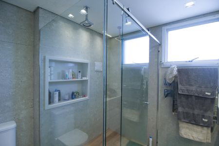 Apartamento à venda com 187m², 3 quartos e 3 vagas Apartamento à venda com 187m², 3 quartos e 3 vagasBanheiro da Suíte 1