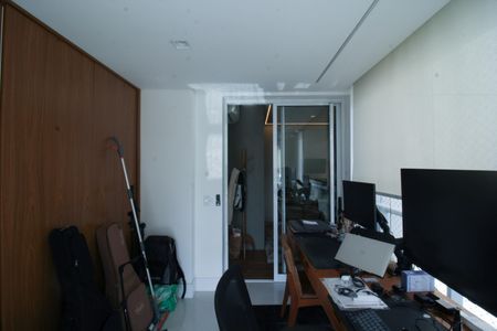 Apartamento à venda com 187m², 3 quartos e 3 vagas Apartamento à venda com 187m², 3 quartos e 3 vagasEscritório