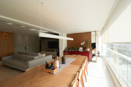 Apartamento à venda com 187m², 3 quartos e 3 vagas Apartamento à venda com 187m², 3 quartos e 3 vagasSala