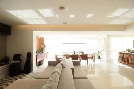 Apartamento à venda com 187m², 3 quartos e 3 vagas Apartamento à venda com 187m², 3 quartos e 3 vagasSala