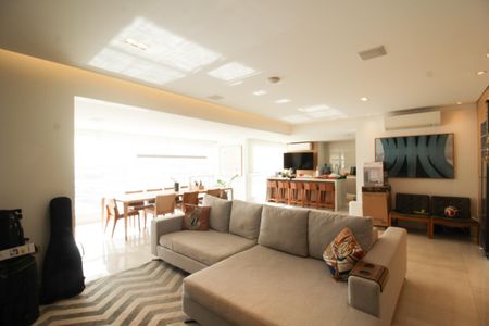 Apartamento à venda com 187m², 3 quartos e 3 vagas Apartamento à venda com 187m², 3 quartos e 3 vagasSala