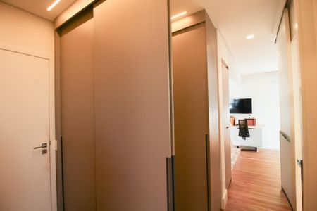 Apartamento à venda com 187m², 3 quartos e 3 vagas Apartamento à venda com 187m², 3 quartos e 3 vagasCloset