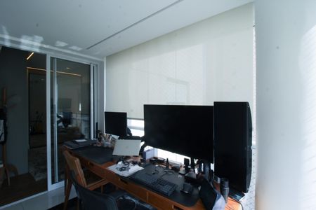 Apartamento à venda com 187m², 3 quartos e 3 vagas Apartamento à venda com 187m², 3 quartos e 3 vagasEscritório