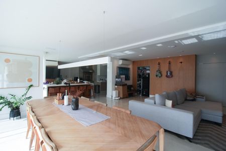 Apartamento à venda com 187m², 3 quartos e 3 vagas Apartamento à venda com 187m², 3 quartos e 3 vagasSala