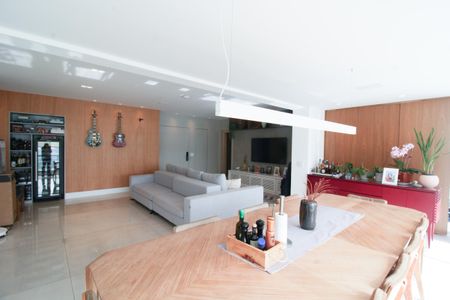 Apartamento à venda com 187m², 3 quartos e 3 vagas Apartamento à venda com 187m², 3 quartos e 3 vagasSala