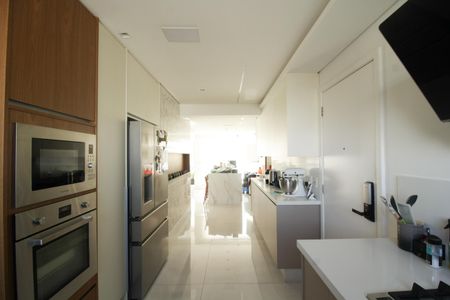 Apartamento à venda com 187m², 3 quartos e 3 vagas Apartamento à venda com 187m², 3 quartos e 3 vagasCozinha