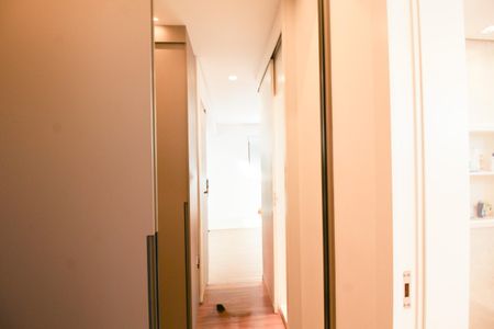 Apartamento à venda com 187m², 3 quartos e 3 vagas Apartamento à venda com 187m², 3 quartos e 3 vagasCloset