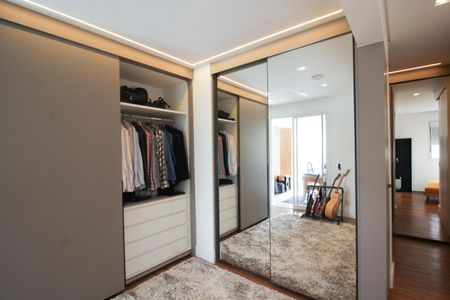 Apartamento à venda com 187m², 3 quartos e 3 vagas Apartamento à venda com 187m², 3 quartos e 3 vagasSuíte 1