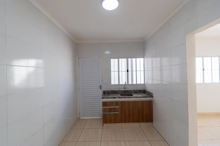 Cozinha de casa para alugar com 1 quarto, 55m² em Vila Antonio Lourenco, Campinas