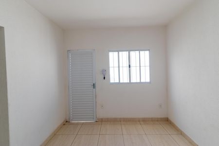 Casa para alugar com 55m², 1 quarto e sem vaga Casa para alugar com 55m², 1 quarto e sem vagaSalas