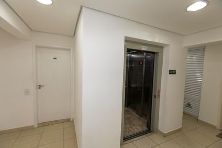 Apartamento à venda com 65m², 2 quartos e 1 vaga Apartamento à venda com 65m², 2 quartos e 1 vagaHALL DO ELEVADOR