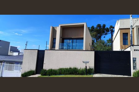 Casa à venda com 167m², 3 quartos e 4 vagas Casa à venda com 167m², 3 quartos e 4 vagasFachada