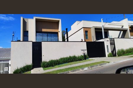 Fachada de casa à venda com 3 quartos, 167m² em Uberaba, Curitiba