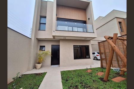 Fachada de casa à venda com 3 quartos, 167m² em Uberaba, Curitiba