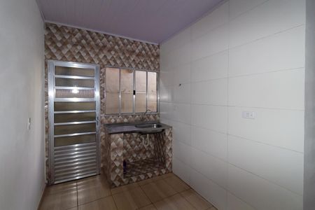 Cozinha de casa para alugar com 1 quarto, 35m² em Jardim das Rosas (zona Leste I), São Paulo