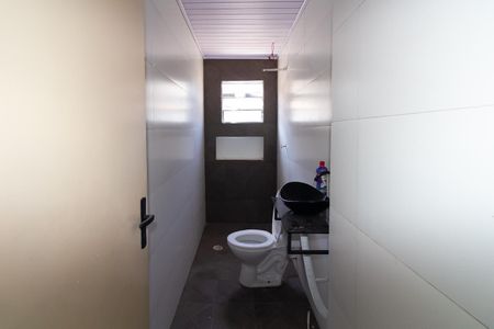 Banheiro de casa para alugar com 1 quarto, 35m² em Jardim das Rosas (zona Leste I), São Paulo