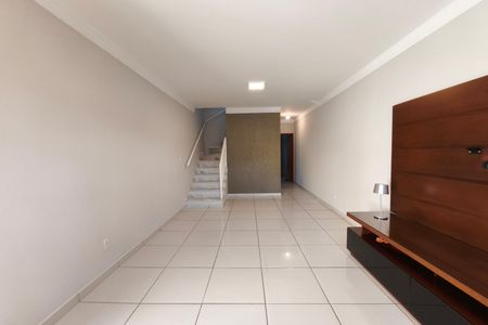 Casa para alugar com 105m², 3 quartos e 2 vagasSala