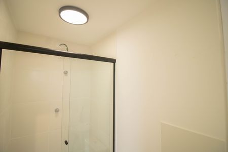Banheiro social de kitnet/studio à venda com 1 quarto, 17m² em Casa Verde Alta, São Paulo