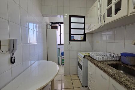 Cozinha de apartamento para alugar com 1 quarto, 43m² em Guilhermina, Praia Grande