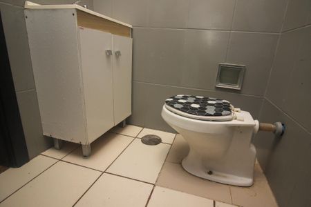Apartamento à venda com 47m², 2 quartos e sem vaga Apartamento à venda com 47m², 2 quartos e sem vagaBanheiro