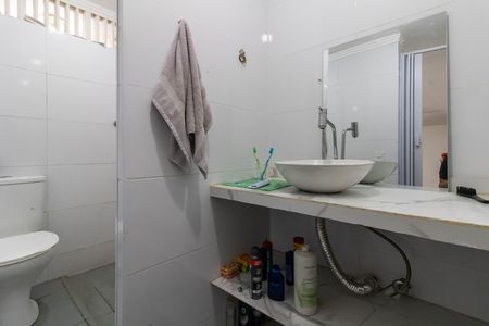 Banheiro de apartamento à venda com 3 quartos, 64m² em Parque Cecap, Guarulhos