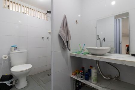 Banheiro de apartamento à venda com 3 quartos, 64m² em Parque Cecap, Guarulhos
