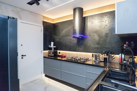 Cozinha de apartamento à venda com 2 quartos, 128m² em Vila da Serra, Nova Lima