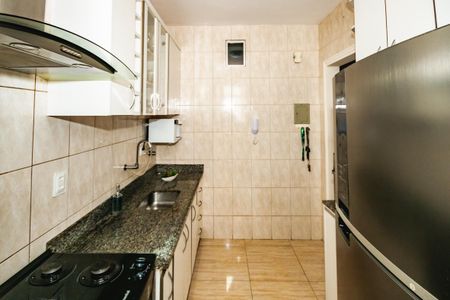 Cozinha de apartamento à venda com 2 quartos, 55m² em Glória, Belo Horizonte