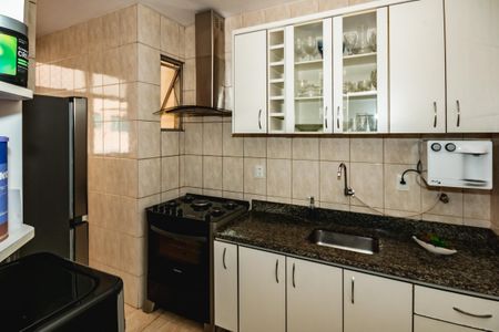 Cozinha de apartamento à venda com 2 quartos, 55m² em Glória, Belo Horizonte