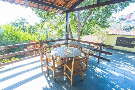 quintal / espaço gourmet de casa para alugar com 3 quartos, 180m² em Alto Caiçaras, Belo Horizonte