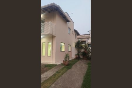 Casa para alugar com 260m², 4 quartos e 3 vagasFachada