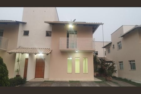 Fachada de casa para alugar com 4 quartos, 260m² em Centro, Contagem